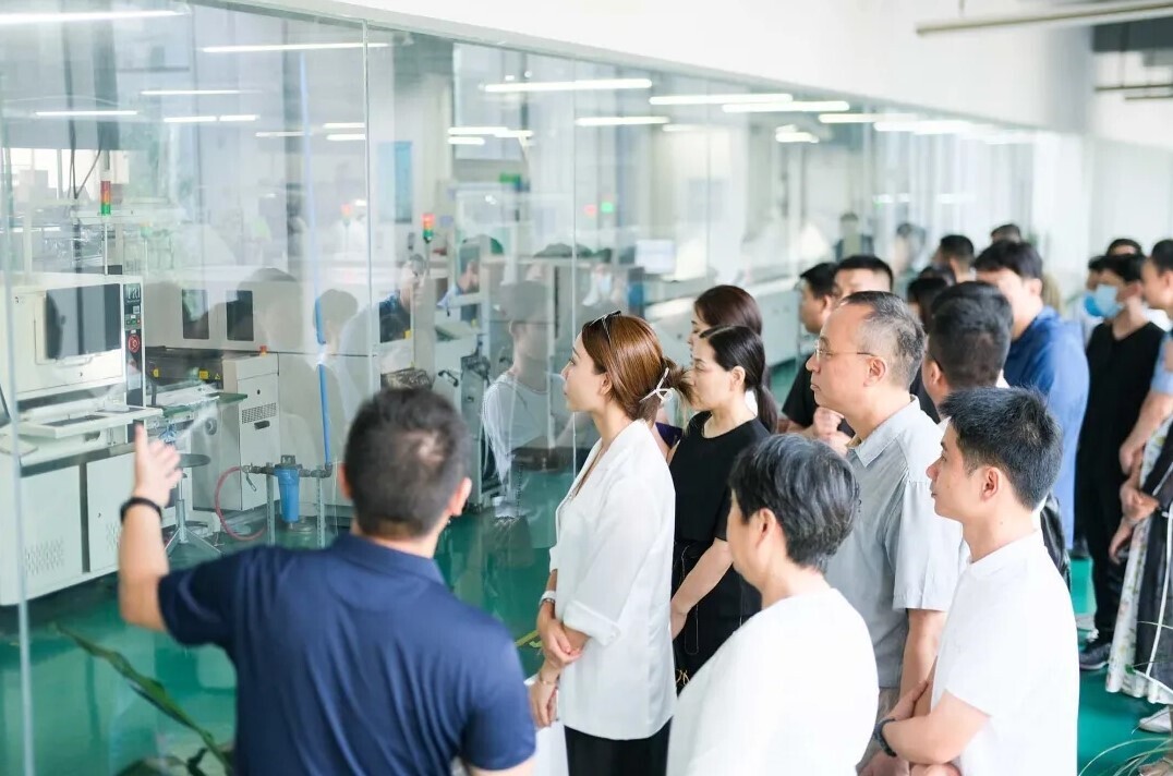 名企探访丨建业君邻会开启金沙贵宾热线检测中心“智汇”生态之旅(图3)